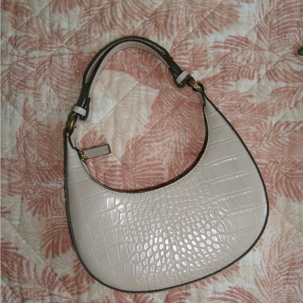Elegant Cream Crocodile-Embossed Women's Bag